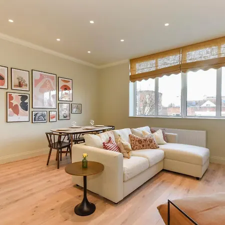 Pass The Keys Beautifully Designed Loft 20 Mins Central London